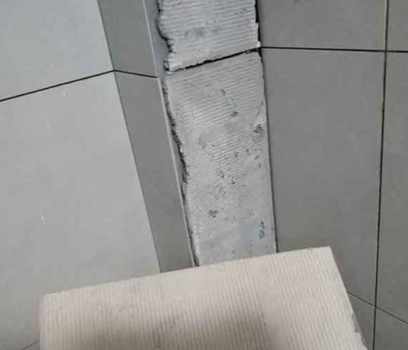 茅箭瓷砖空鼓维修公司分享下厨房瓷砖脱落的补救措施。